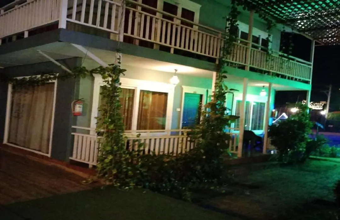 Sea Shell Beach Cottages & Suites-1