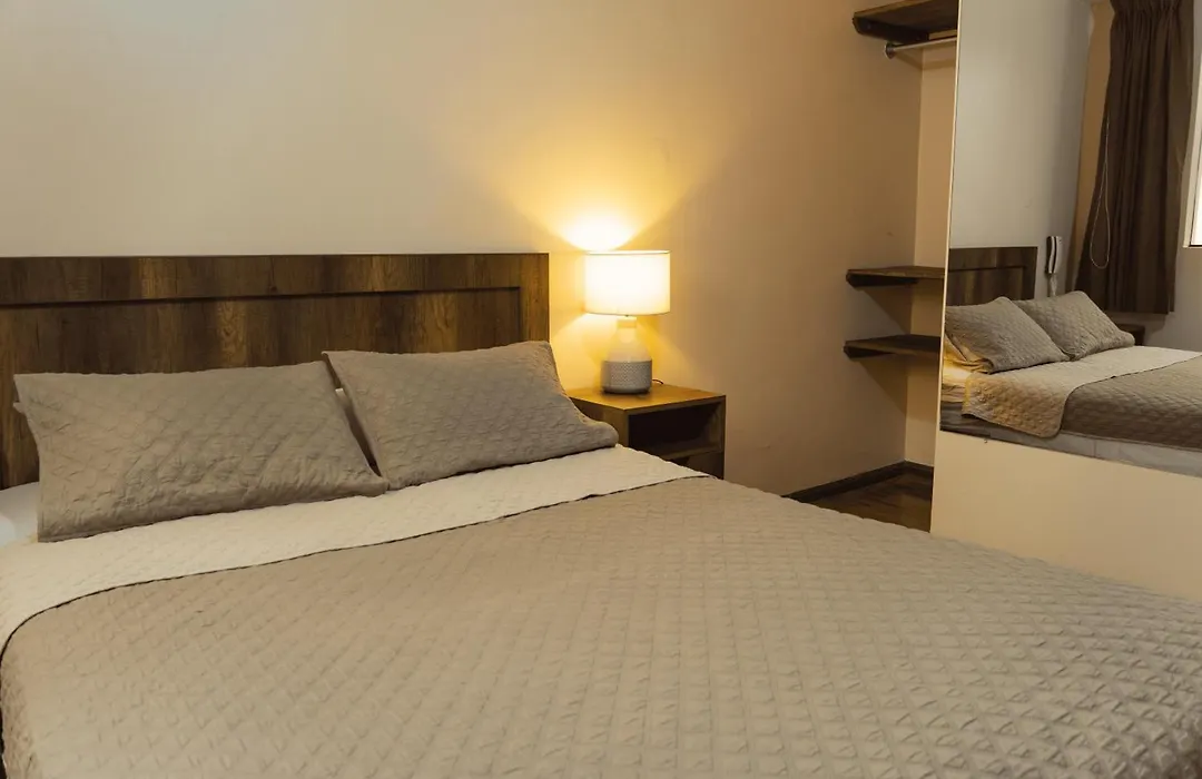 Montreal Hostal-1