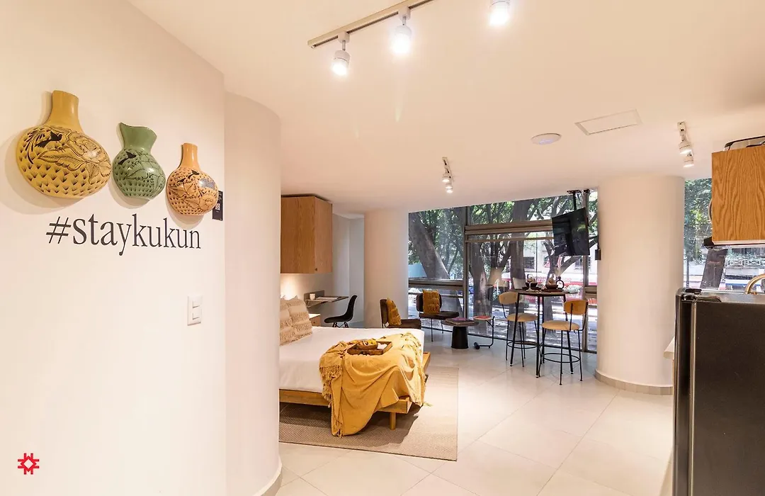 Kukun Insurgentes Roma-1