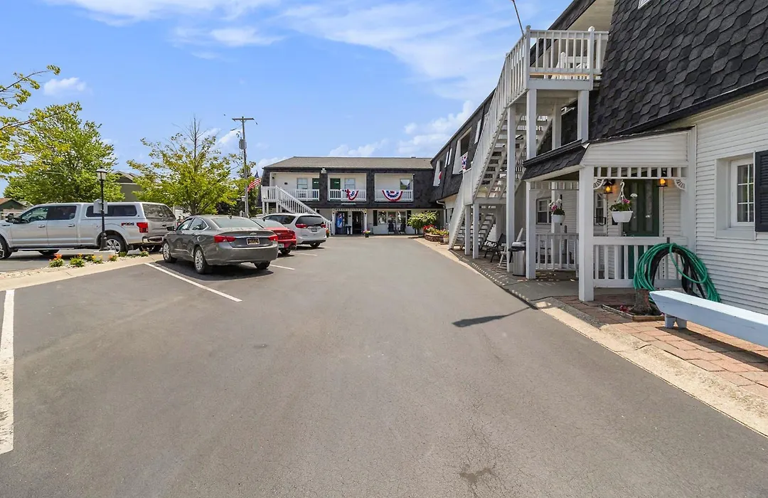 Snyders Shoreline Inn-1