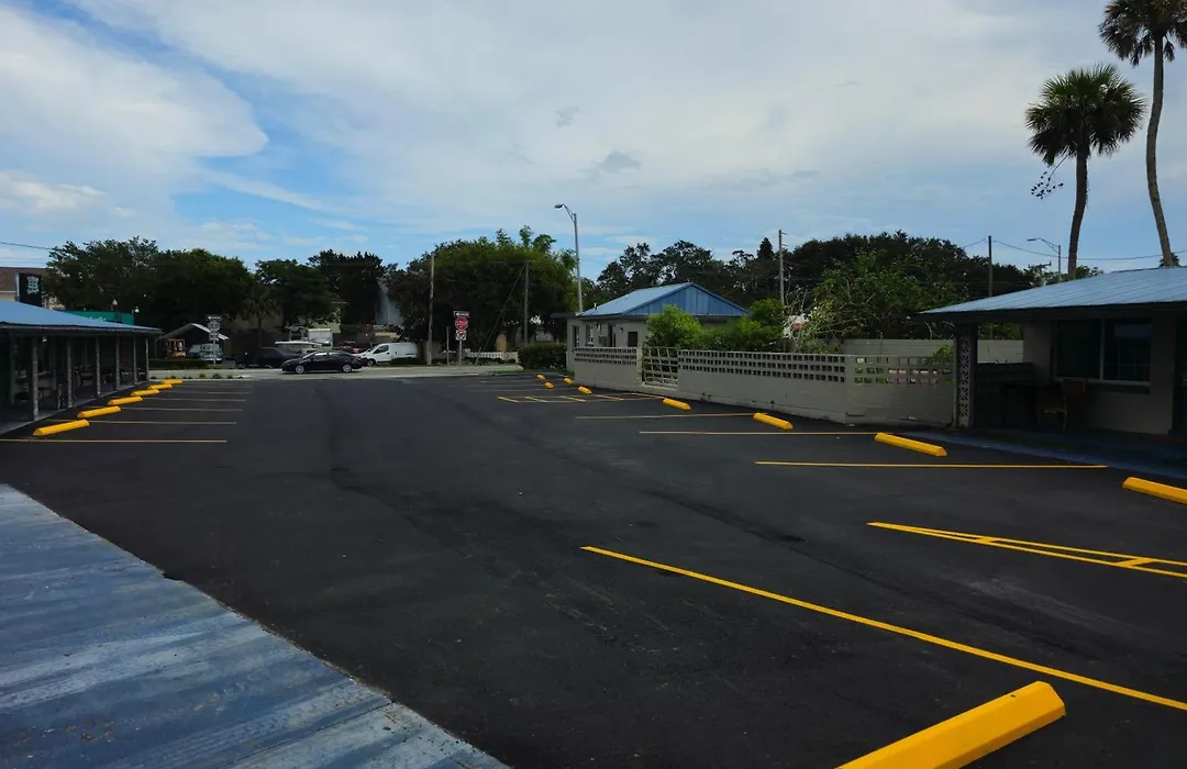 Three Oaks Motel - Titusville-1