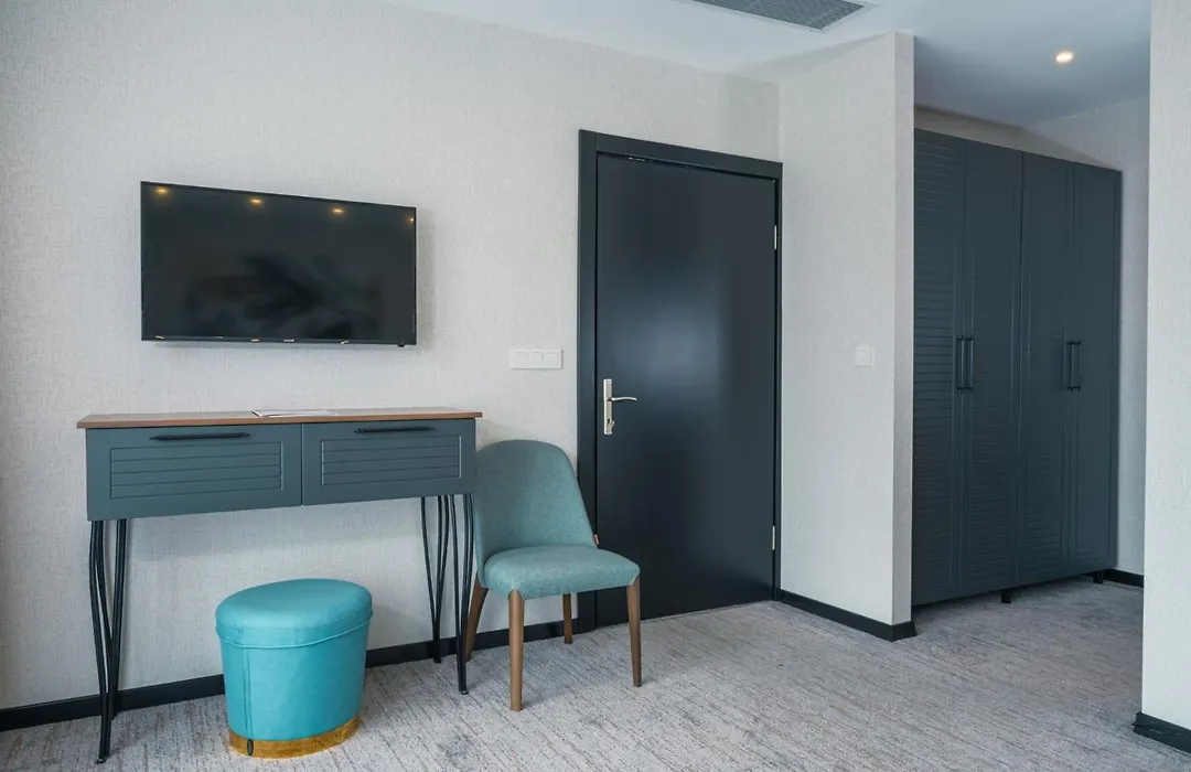 Leo Suites-1
