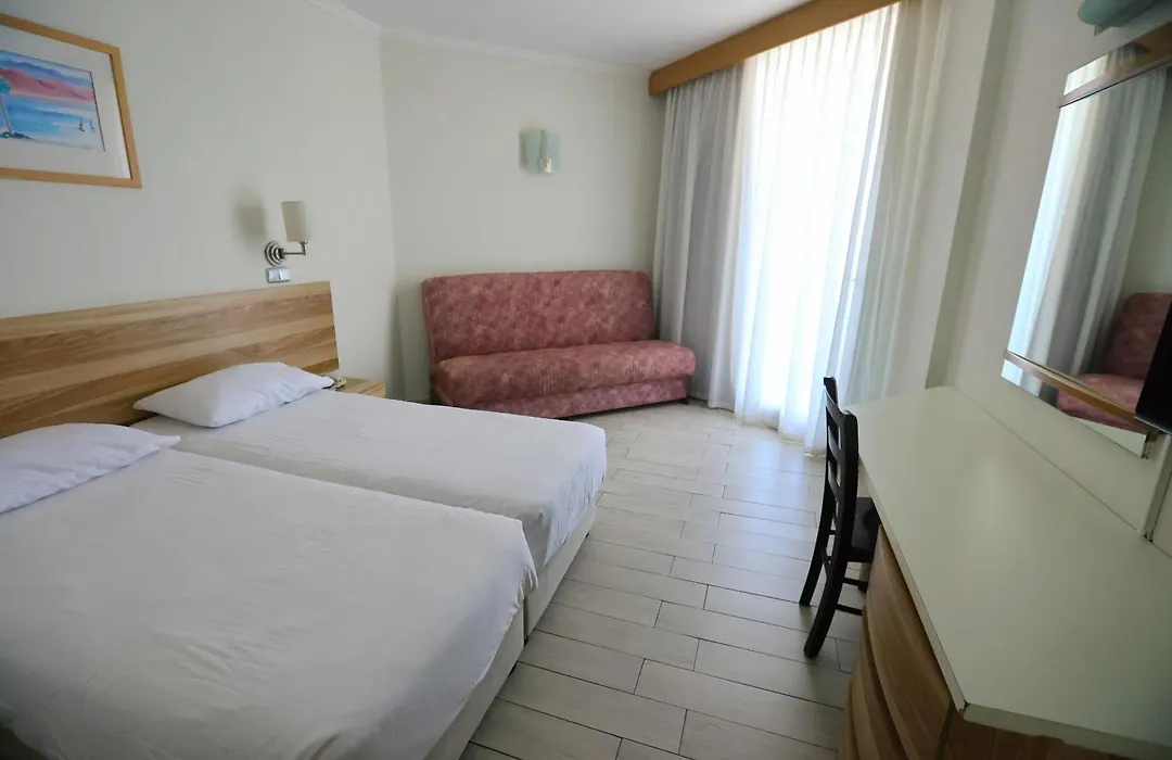 Adi Hotel-1