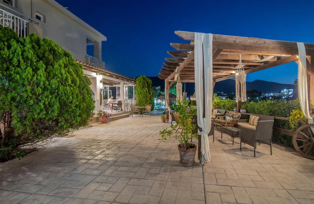Grapevines Hotel-1