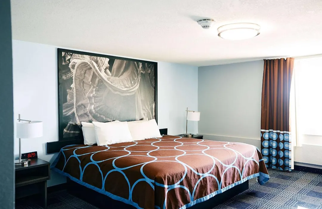 Super 8 By Wyndham Pueblo-1