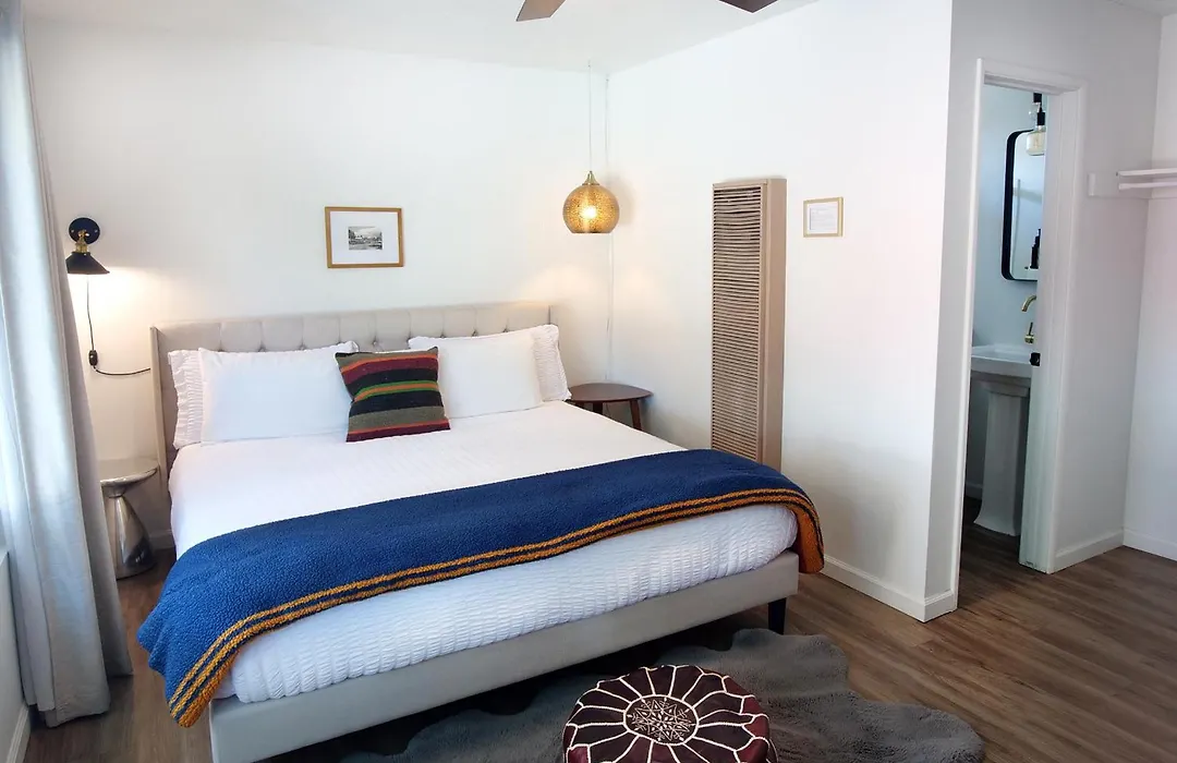 Sierra Blue Hotel & Swim Club-1