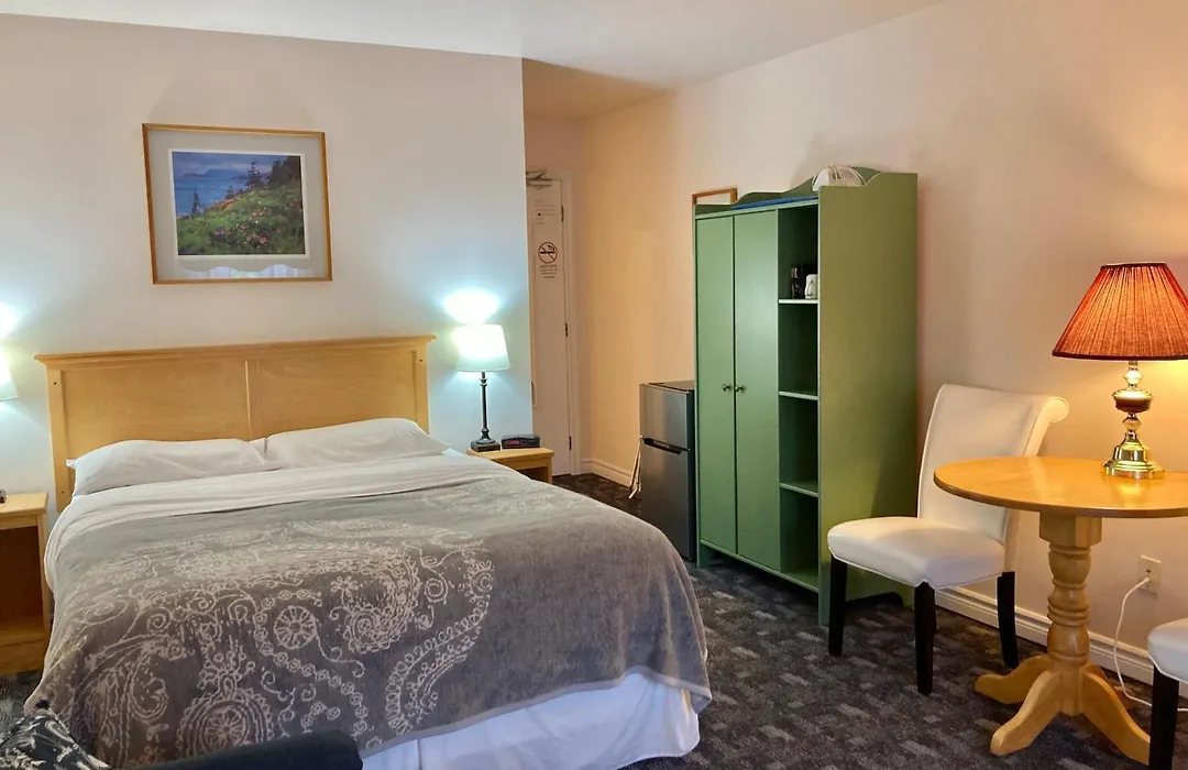 Castle Rock Country Inn-1