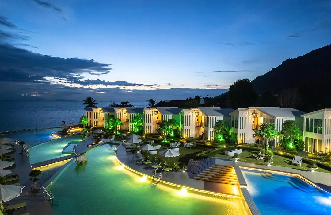 Vannee Golden Sands Beachfront Resort-1