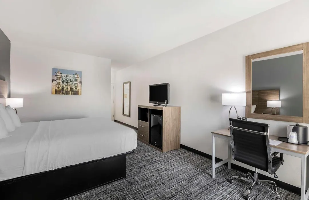 Best Western Plus Midamerica Hotel-1