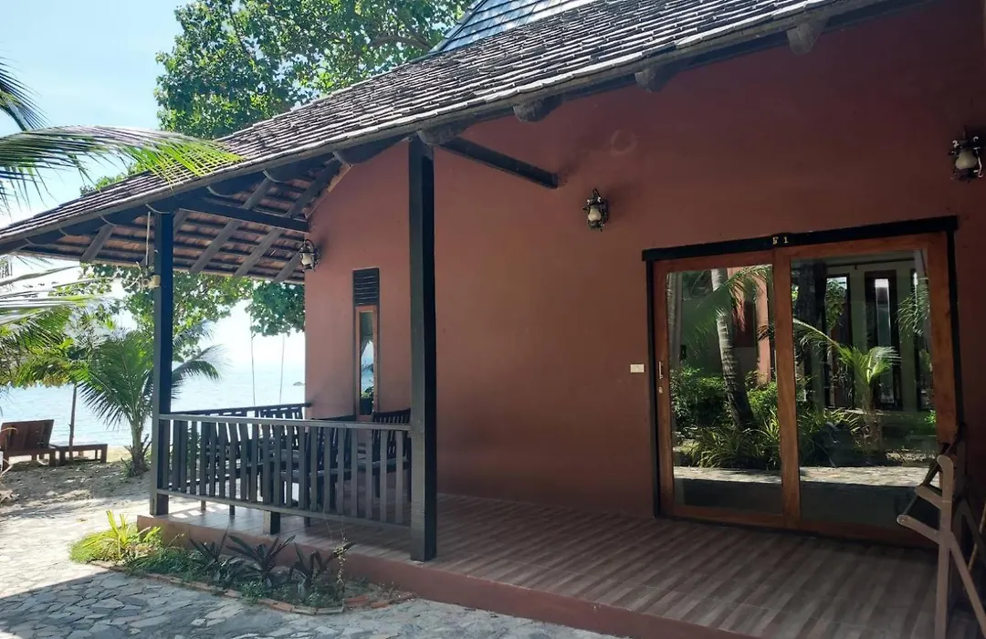 Beach Club Koh Tao-1