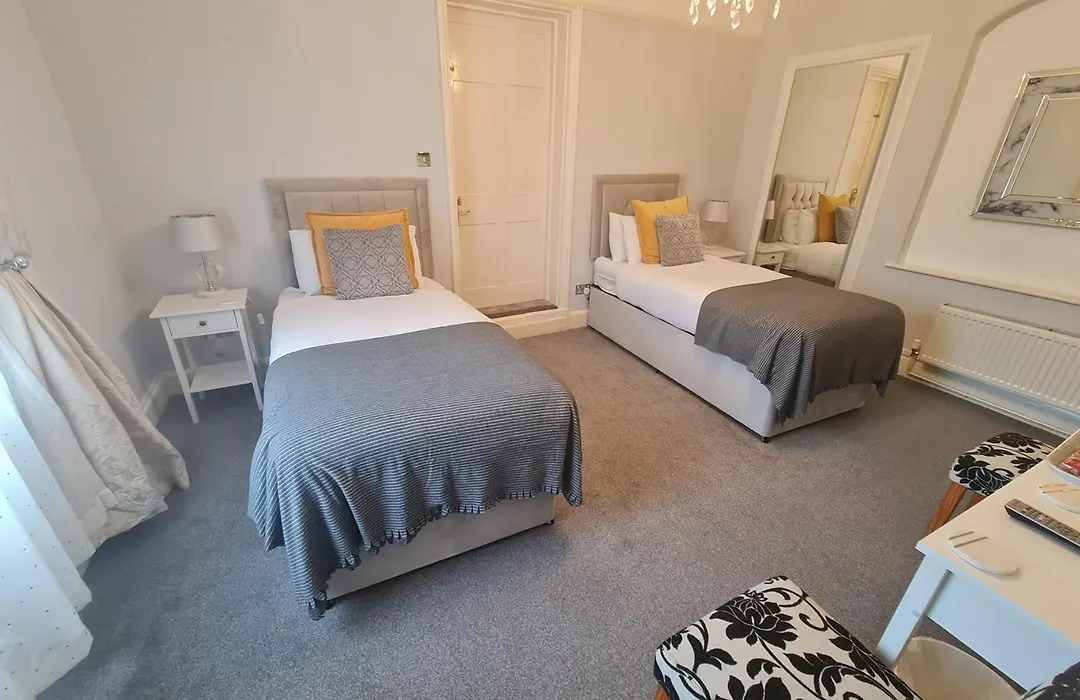 Beaufort Lodge - Central Location & Free Parking-1