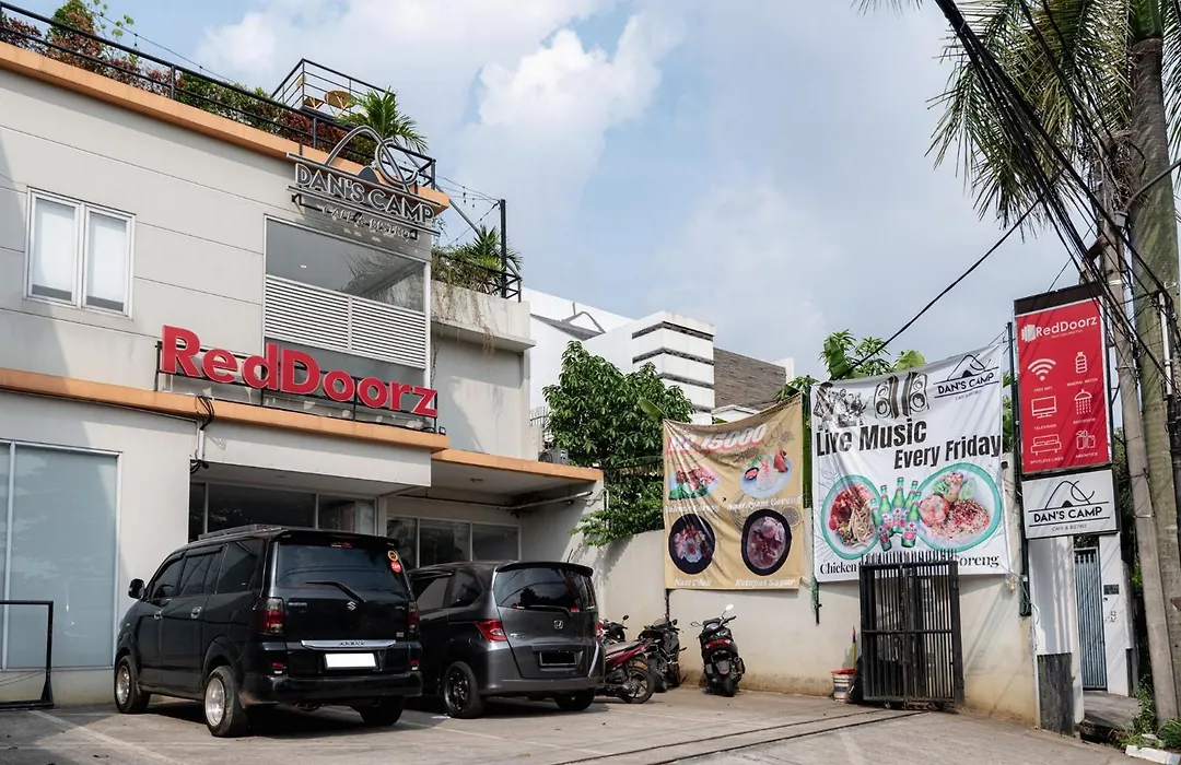 Reddoorz Near Puri Indah Lippo Mall 2-1