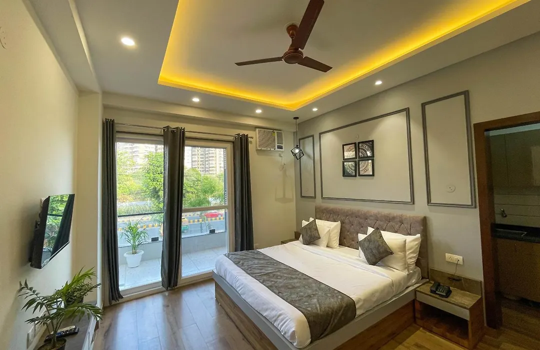 Serviced Luxury Suites With Kitchenette & Balcony At Sector 45-1