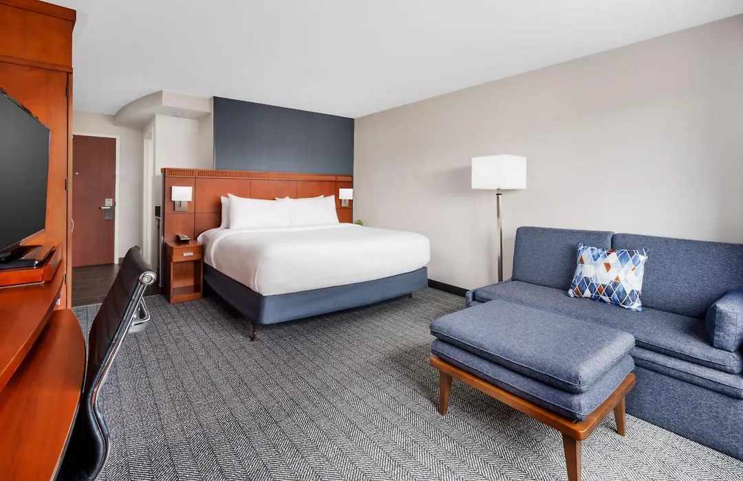 Courtyard By Marriott Manchester-Boston Regional Airport-1