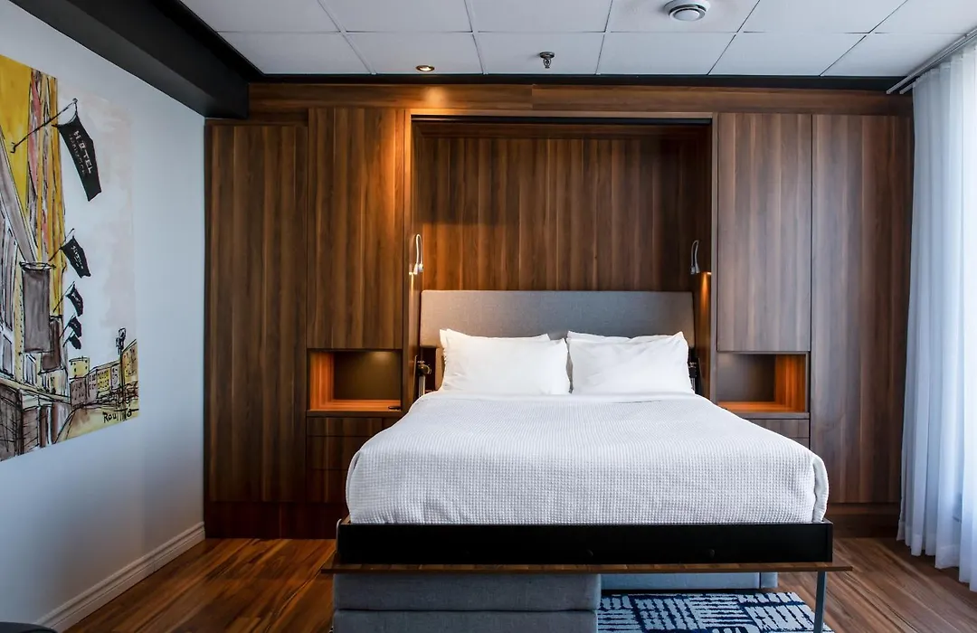 Hotel Chicoutimi, Affilie A Hyvi-1