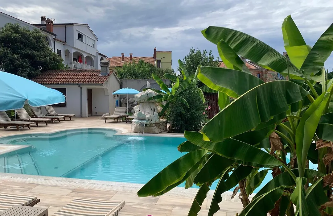 Gargamelo Pension-1
