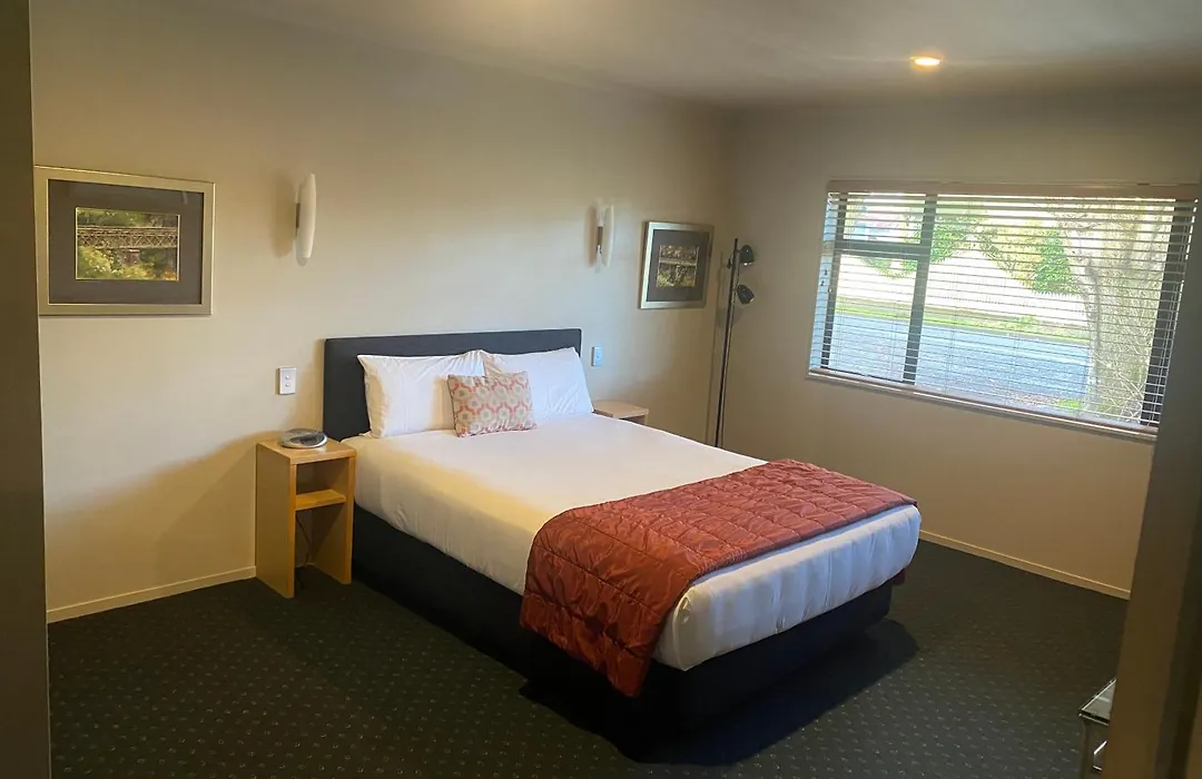 Bentleys Motor Inn-1