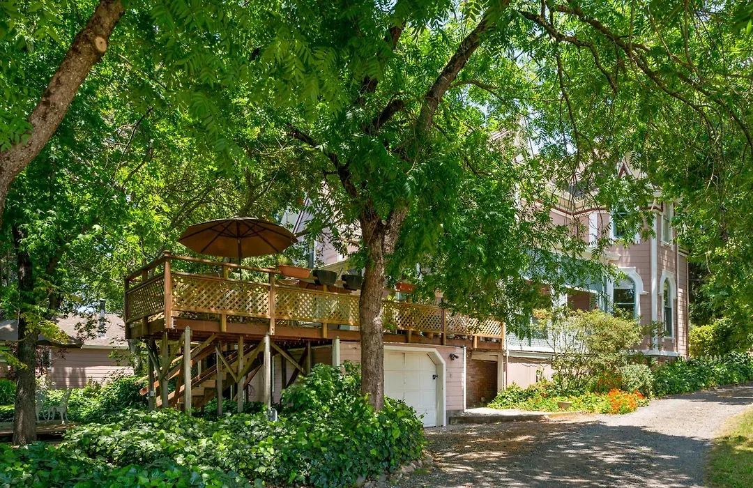 The Gables Wine Country Inn-1