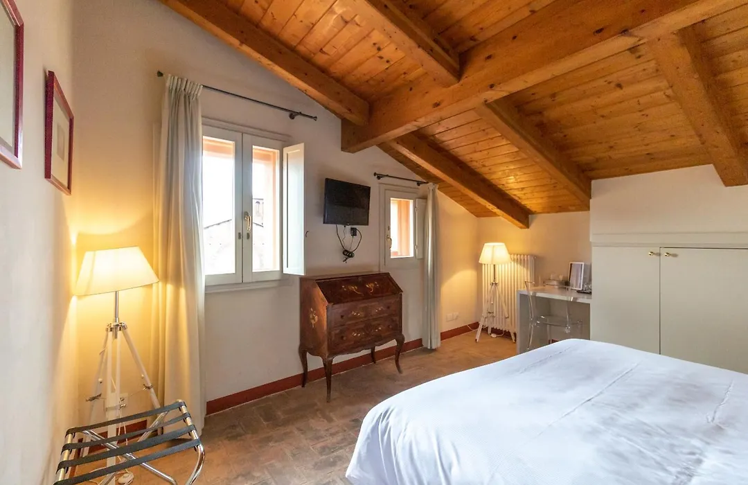 Casa Isolani Guest House Santo Stefano-1