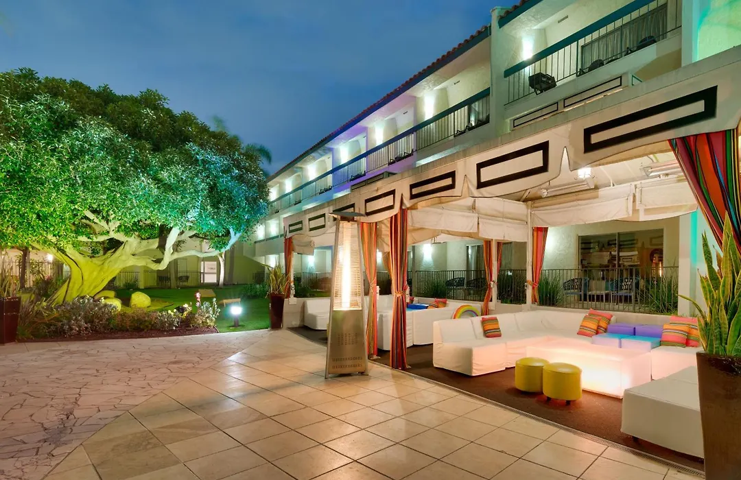 Atrium Hotel Orange County-1