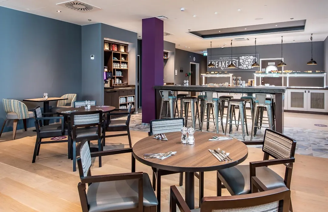 Premier Inn Stuttgart City Centre-1