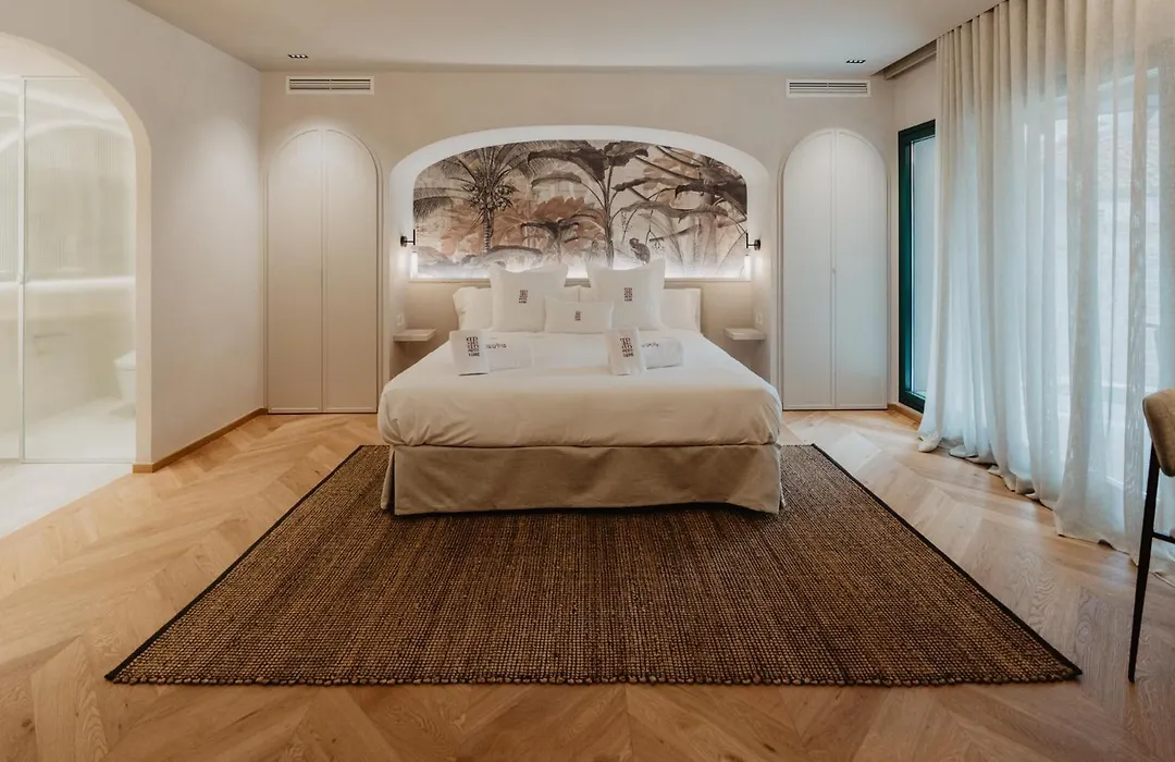 Hotel Petit Luxe-1