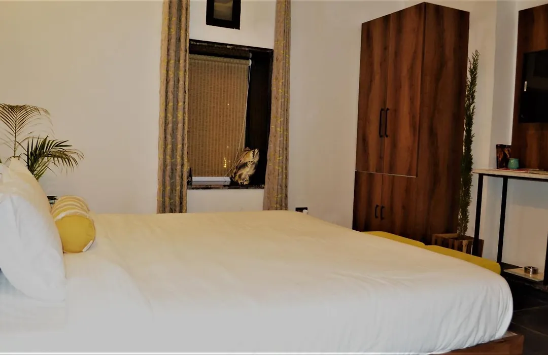 Meeram Ganga, A Heritage Stay By The Ganges At Triveni Ghat-1