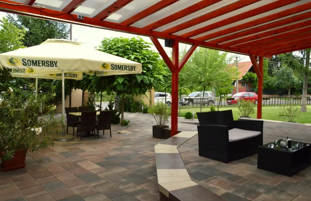 Hotel Írisz-1