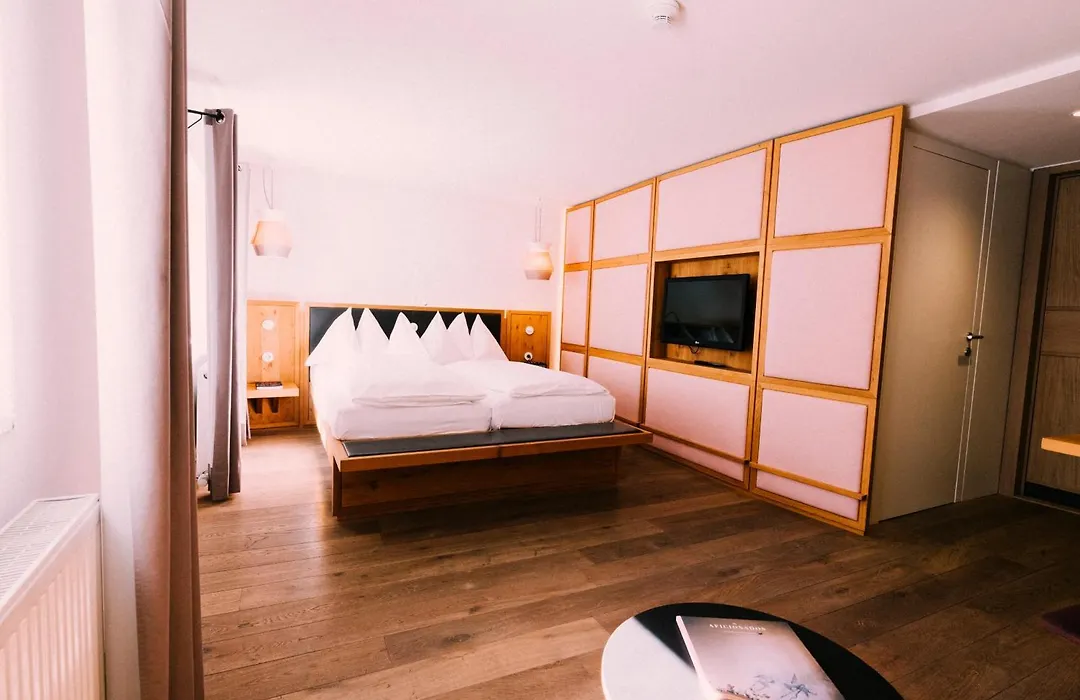 Arthotel Blaue Gans-1