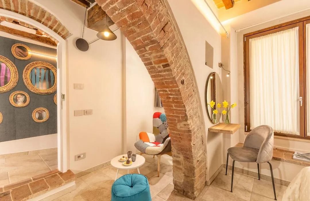 Palazzo Falcinelli Luxury Room In Montepulciano Center With Air Conditioning And Elevator-1