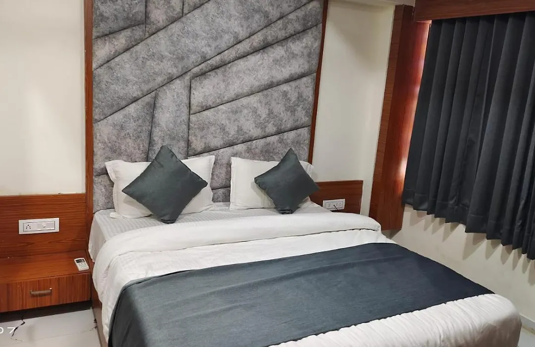 Hotel New Kunj Villa-1