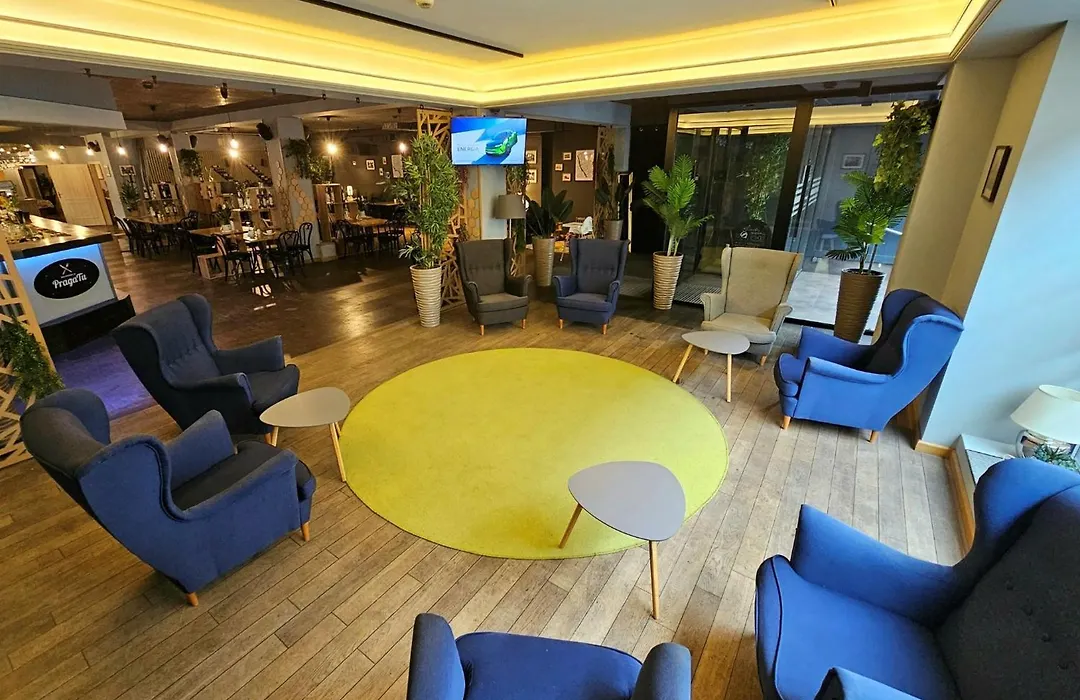 Noclegi Hit Rooms & Apartments-1