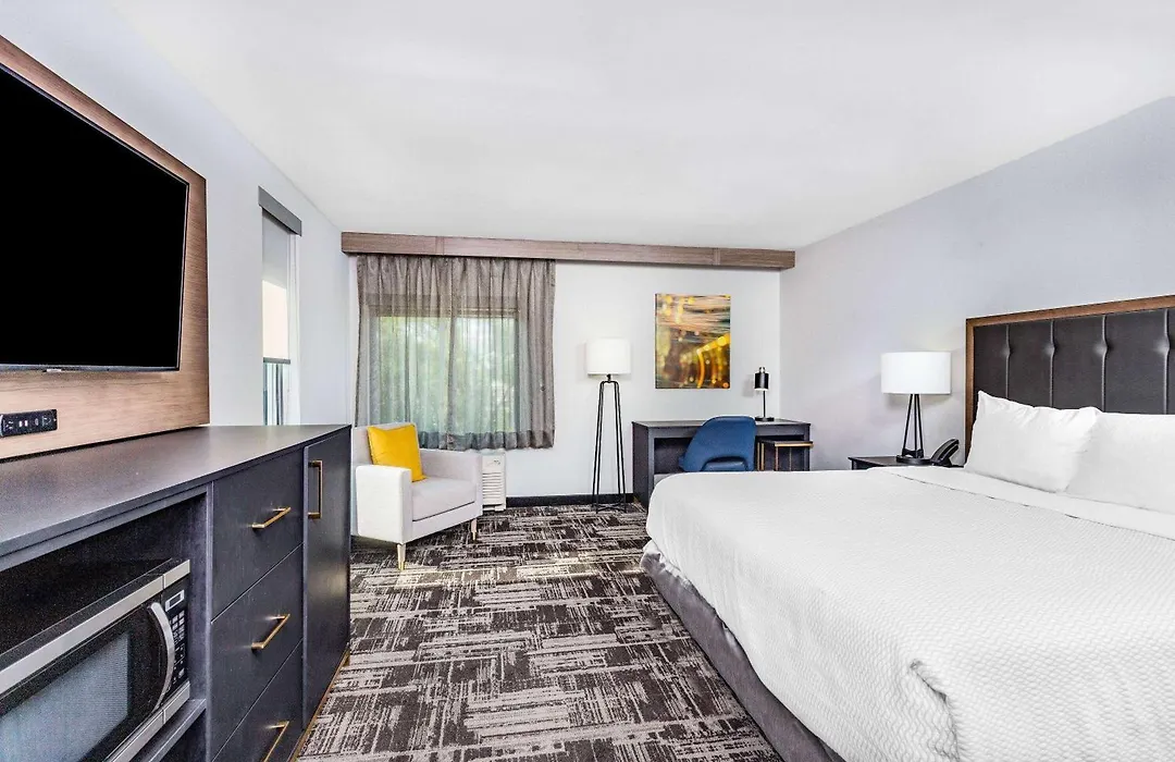 Laquinta Suites By Wyndham South Bend Notre Dame Area-1