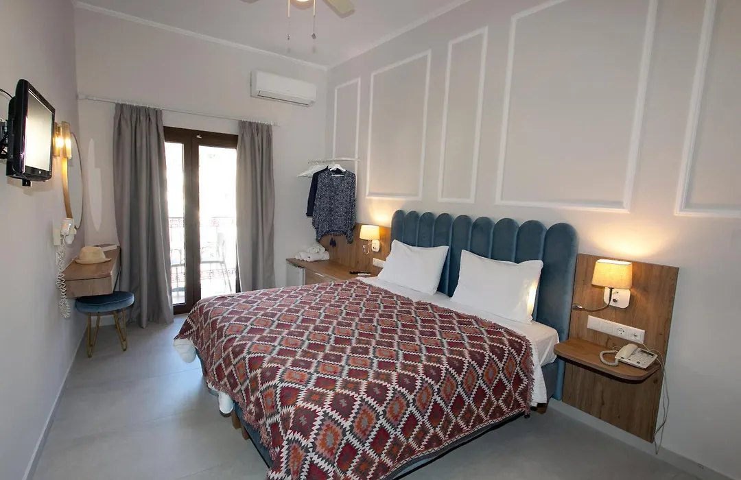 Paradise Hotel-1