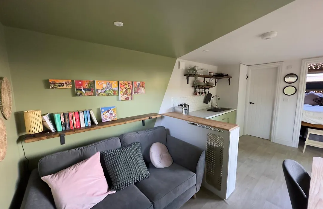 The Snug: Dorset Hideaway-1