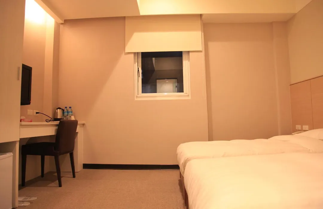 Royal Hotel-1