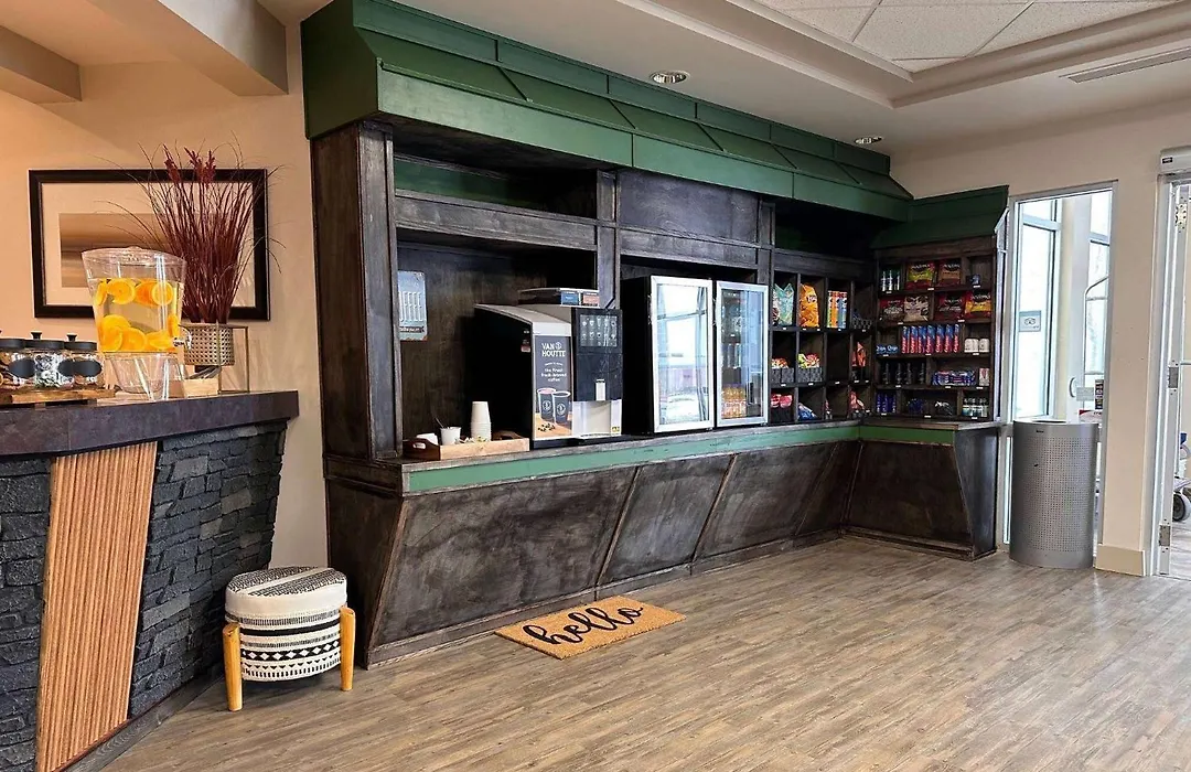 Ramada By Wyndham Estevan-1