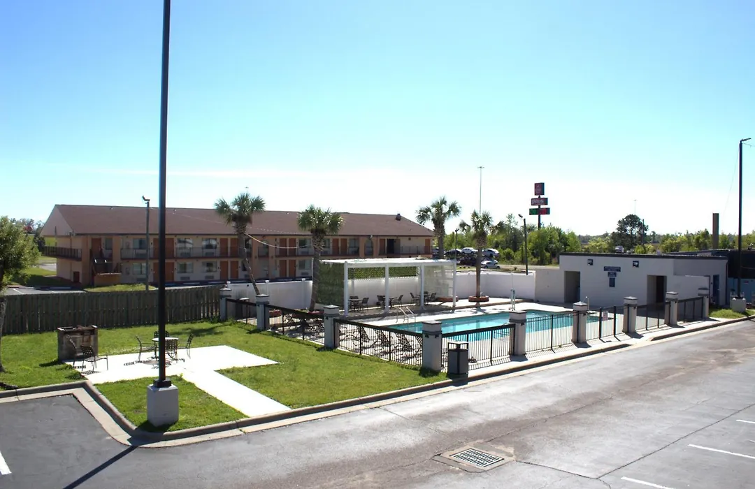 Days Inn By Wyndham Marianna-1