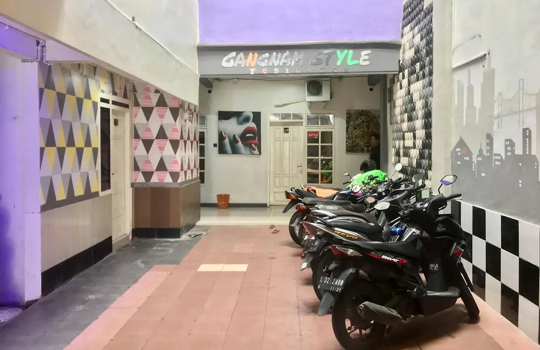 Gangnam Style Residence Mitra Reddoorz Near Merr Surabaya-1