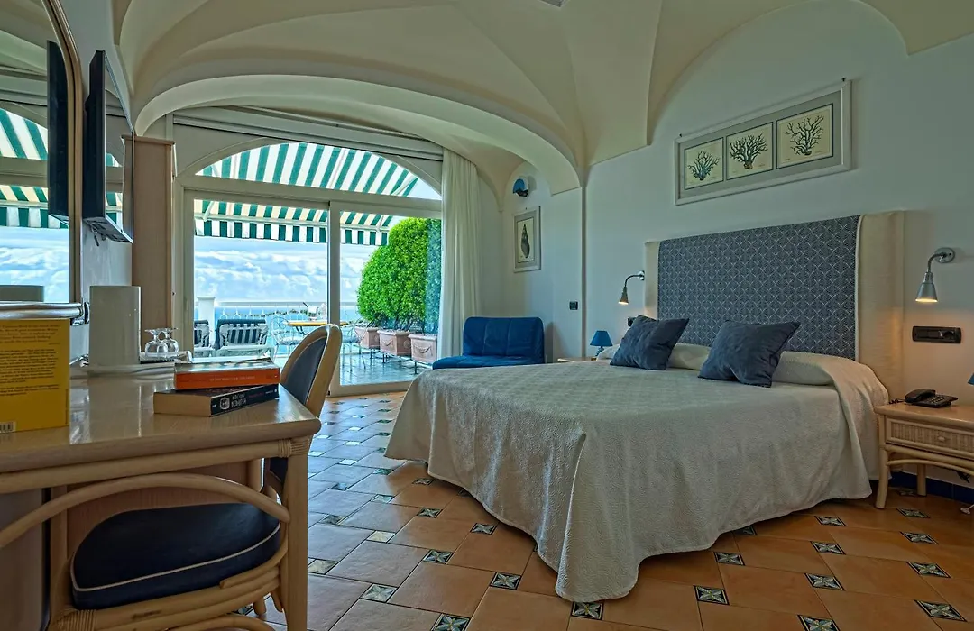 Hotel Bellevue Suite-1