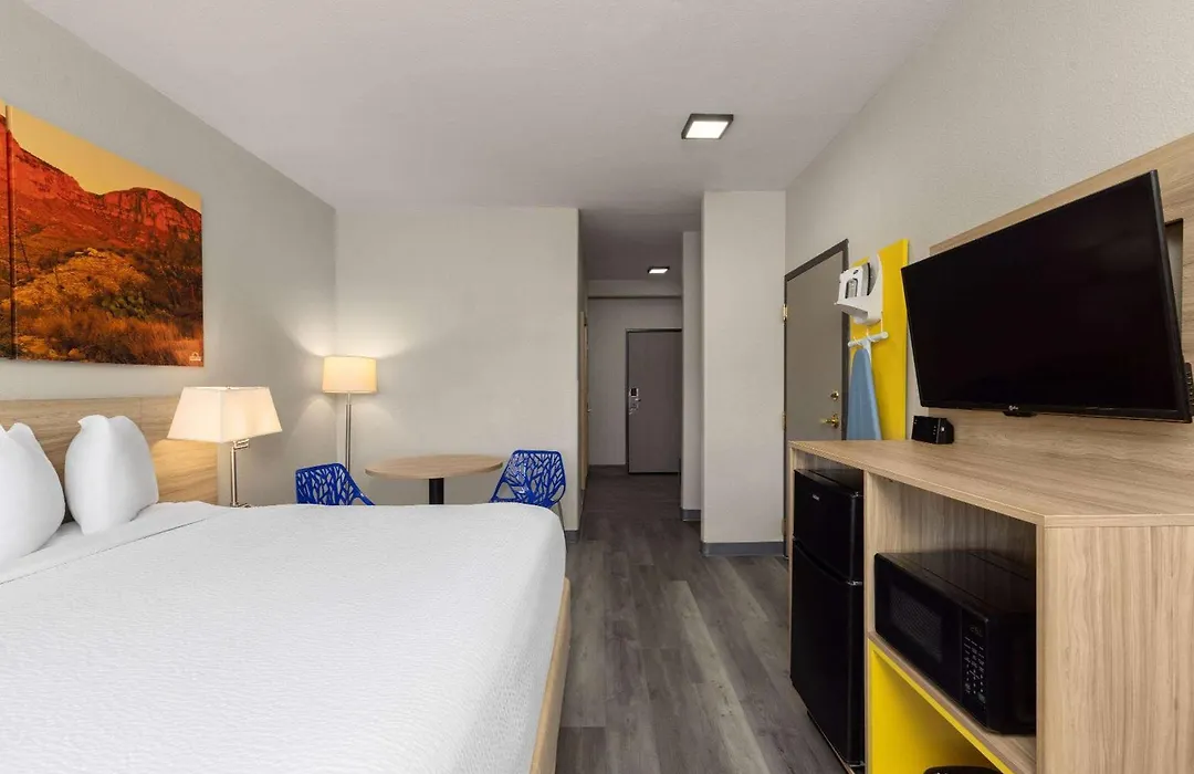 Days Inn & Suites By Wyndham Tucson/Marana-1