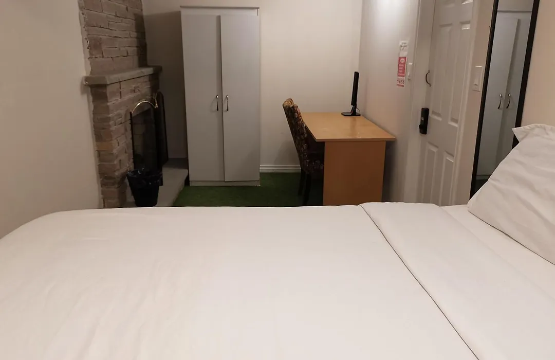 Private Rooms In House In North York Shared Kitchen-1