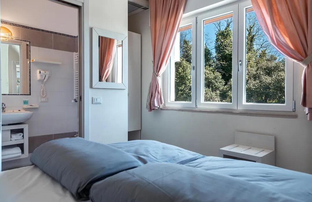 Hotel Cristina-1