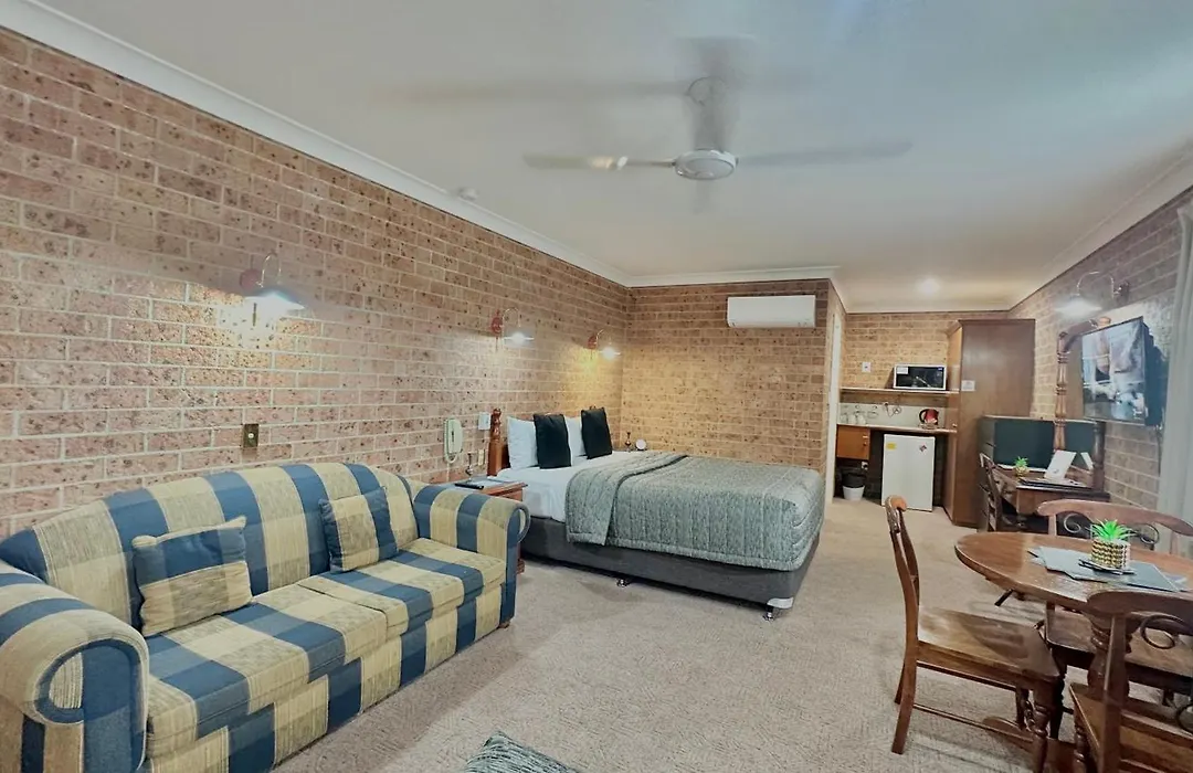 Golden Grain Motor Inn-1