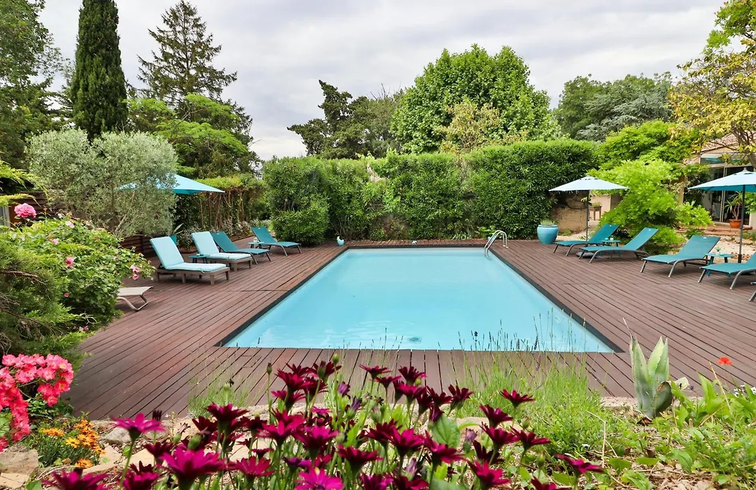 Le Mas de Bertagne studio kitchenette terrasse piscine-1