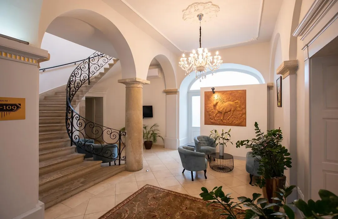 Átrium Rooms&Café-1