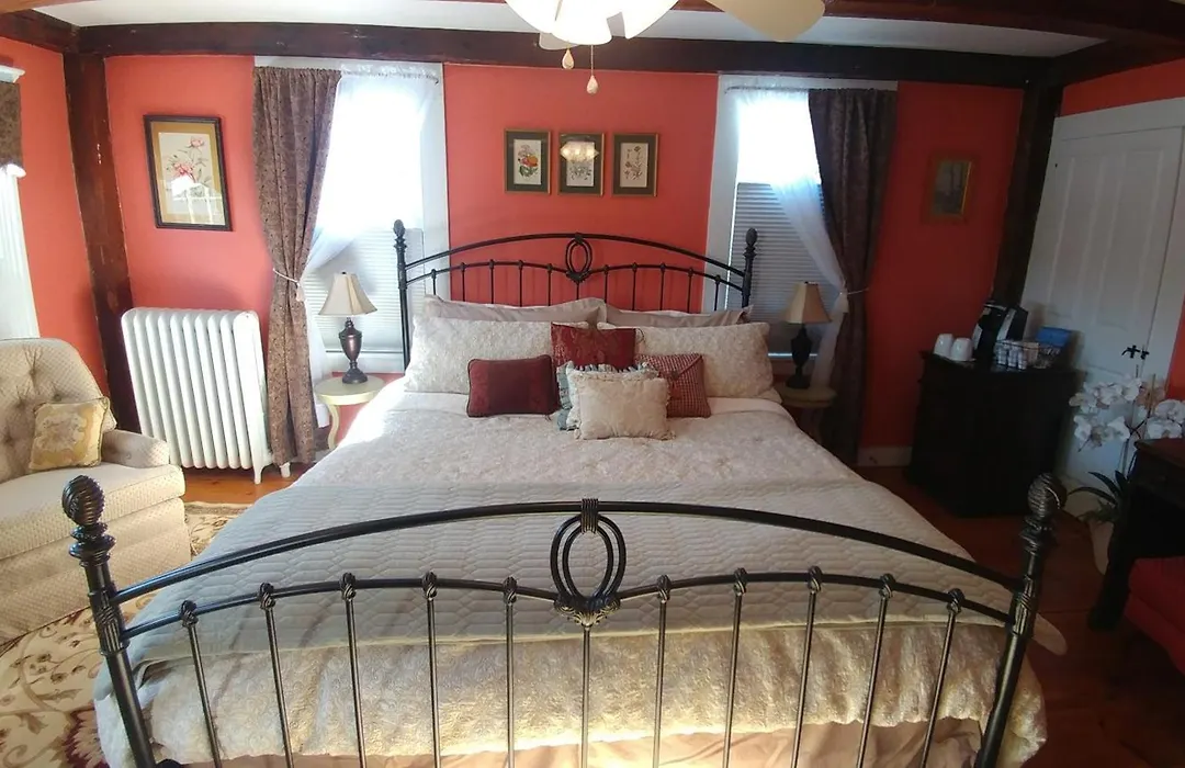 2 River Road Inn & Cottages-1