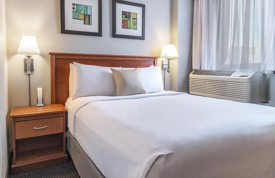 Hotel Saint-Laurent Montreal-1
