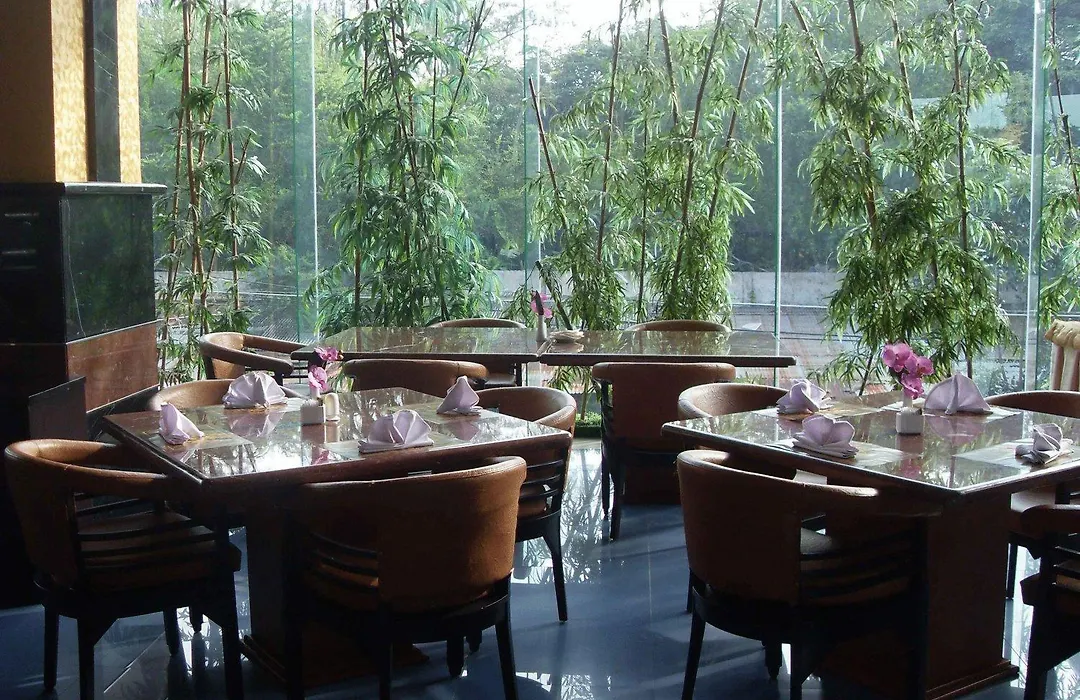 Hotel Oval-1