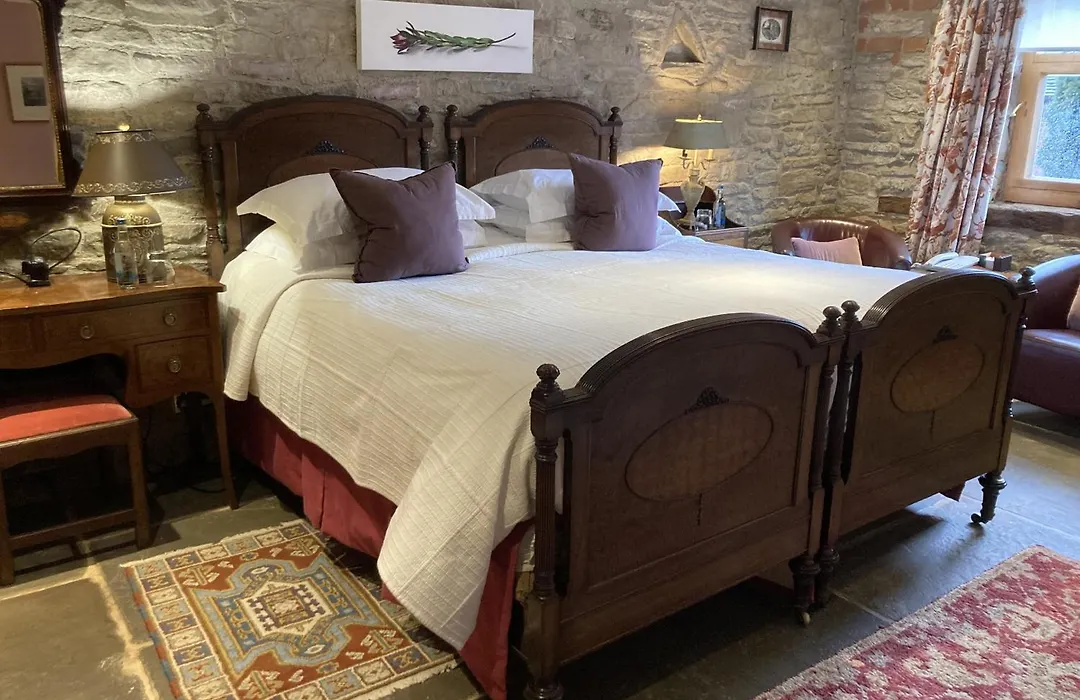 Old Downton Lodge-1